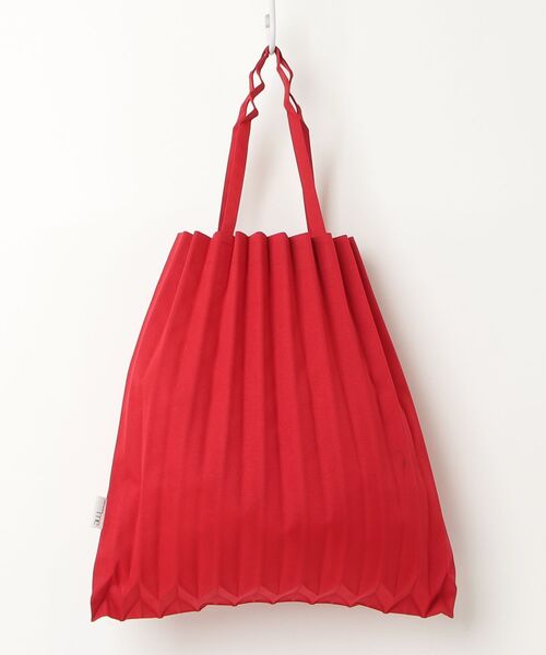 me ISSEY MIYAKE 「me by MIYAKE」 TRUNK PLEATS BAG 12 - レッド