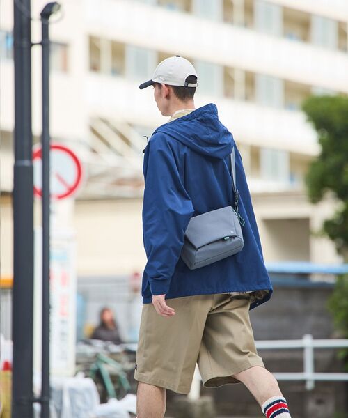 トッズ TOD S)（メッセンジャーバッグ）（色：グレー系