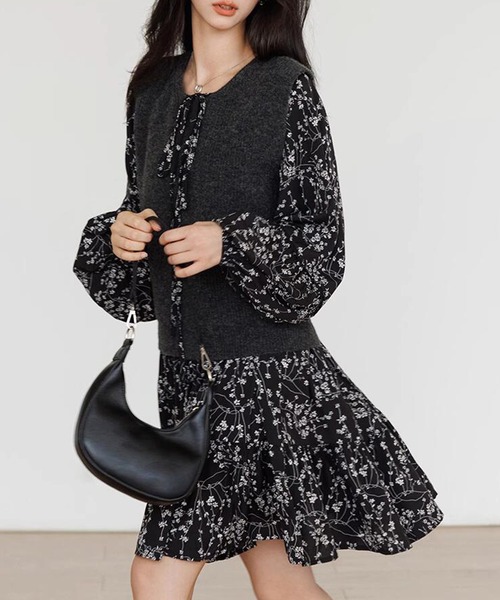 週末限定お値下げ＊LEONARO花柄 Aラインワンピース 黒美品 DAY CLOSET ワンピース 「ミニ丈/Aライン/キーネックでデコルテ綺麗