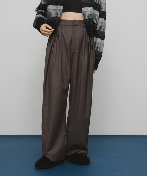 KBF（ケービーエフ） パンツ タックデザインスラックス レディース