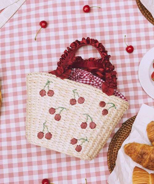Maison de FLEUR（メゾンドフルール） ハンドバッグ チェリー刺繍