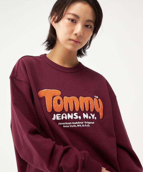 トミー 定番ロゴ スウェット tommy jeans（トミー ジーンズ）の「シグネチャーロゴスウェットシャツ