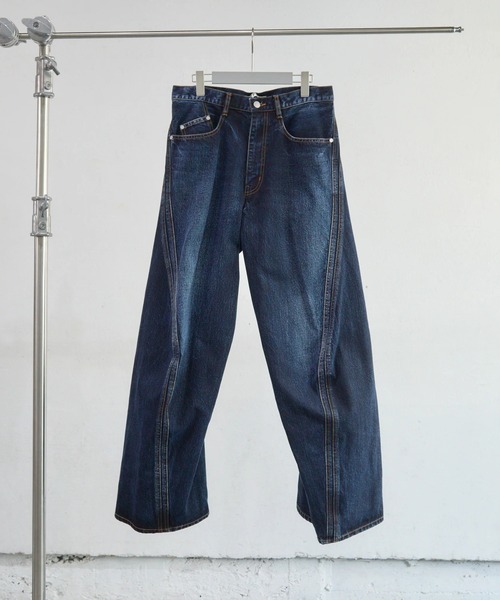 ジーンズ 3D TWISTED WIDE LEG JEANS メンズの画像