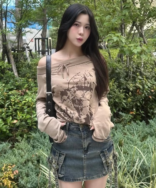 tシャツ A'GEM/9 × .kom 「 FANCY CLUB/ファンシークラブ」 PEARL ROSE OFF-SHOULDER/パールローズ オ