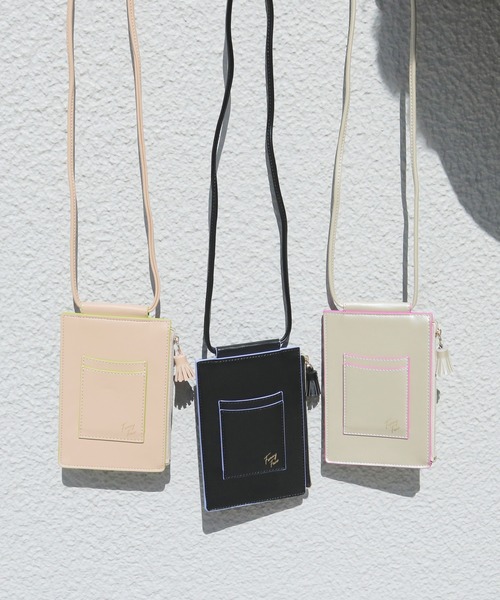 ACCOMMODE ファニーフェイス モバイルショルダーバッグ