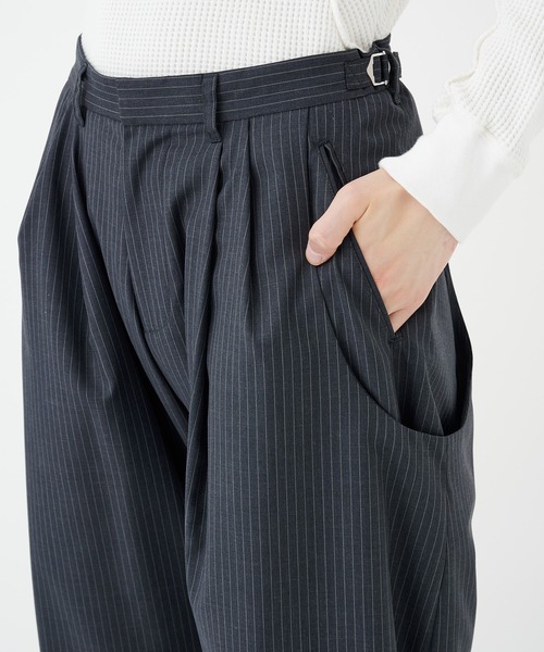 NVRFRGT スラックス PINSTRIPED 2TUCK CURVED LEG TROUSERS