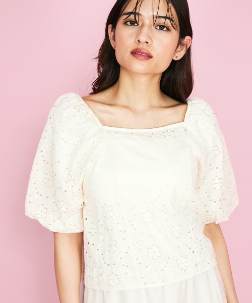 QUEENS COURT（クイーンズコート） ブラウス シャツ 夏 「SHIORI IRIE 花柄レース ブラウス 半袖 ホワイトクイーンズコートQUEENS COURT