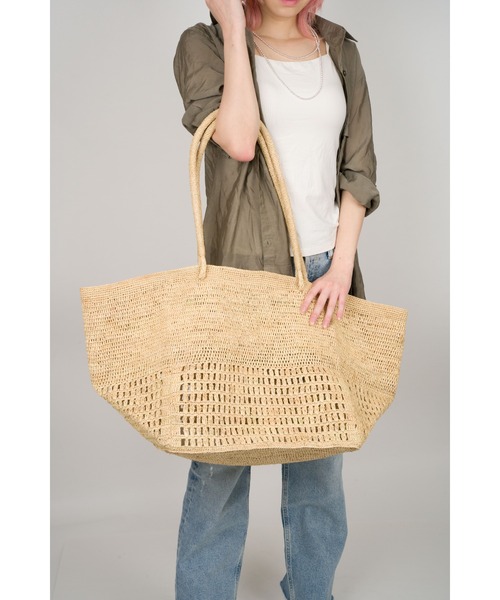 MADE IN MADA /メイドインマダ　大きめかごバッグ　タッセル　ラフィア MADE IN MADA /メイドインマダ 大きめかごバッグ タッセル ラフィア