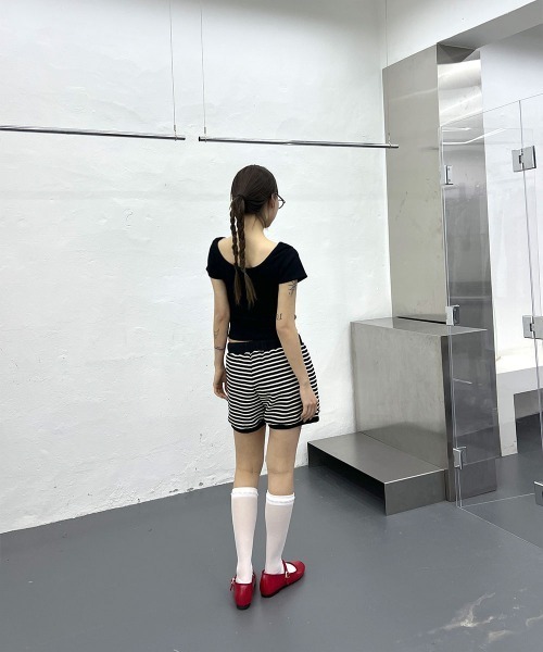 新品　YONFA ヨンファ チューリップスリーブティー ホワイト 半袖カットソー 4INT. tシャツ 半袖 ベーシック スリムフィット Uネック リブ