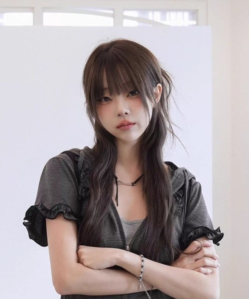 A'GEM/9 × .kom 「.KOM/ドットケーオーエム」 フリル付き半袖ジップアップパーカー レディース A'GEM/9 × .kom 『.KOM/ドットケーオーエム』 フリル付き半袖