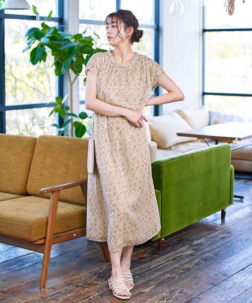Tiaclasse ワンピース 「洗える」花柄シフォン衿ギャザーワンピース