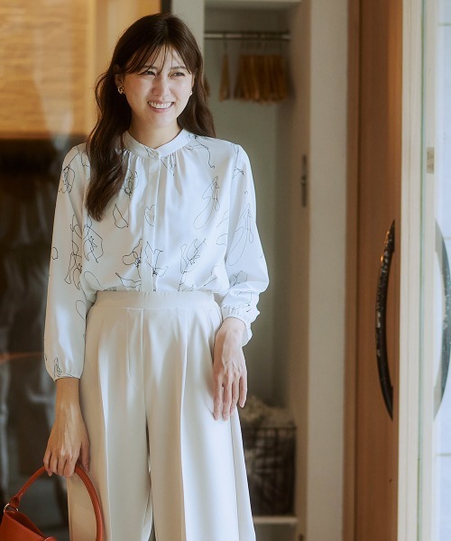 新品未使用‼️セブンテン　フラワー柄ブラウス 7days Life Styling ブラウス シャツ ストレッチパウダーサテン線画