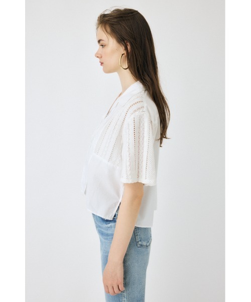 新品　MOUSSY GATHER FLOWER ブラウス ホワイト マウジー MOUSSY（マウジー）の「FLOWER EMBROIDERY ブラウス（シャツ/ブラウス