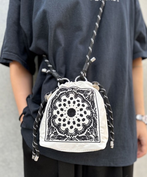 まんまる巾着 ショルダーバッグ カラフルな フラワー柄 刺繍