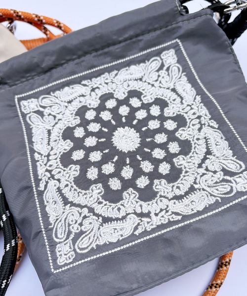 まんまる巾着 ショルダーバッグ カラフルな フラワー柄 刺繍