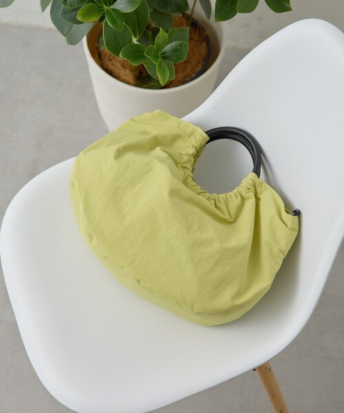極美品 イア パピヨネ ショルダーバッグ 撥水 軽量 2WAYからし色 ear PAPILLONNER（イア パピヨネ） ショルダーバッグ バッグ 「撥水
