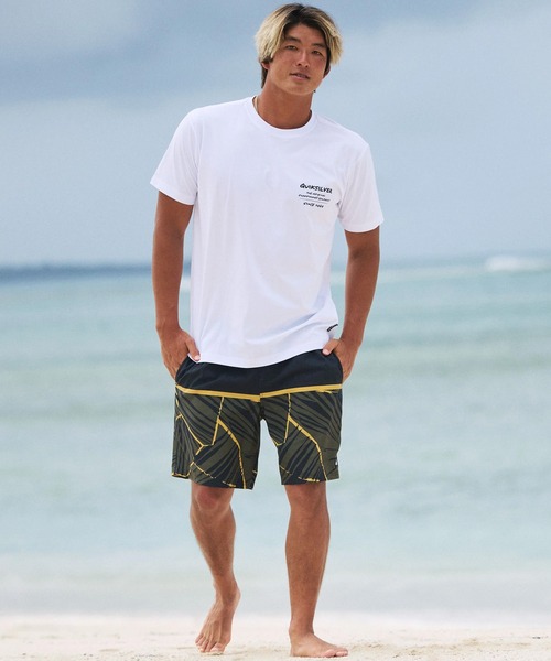 海外限定　新品未使用品　   ショーツ　海パン　ホワイト Quiksilver（クイックシルバー） 水着 水着 海パン トランクス サーフ