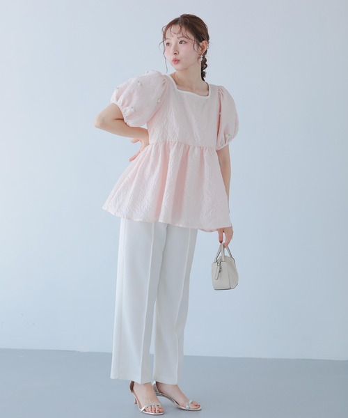 新品タグ付き　ローズモチーフジャガードペプラムトップス　ピンク Fit more ローズモチーフジャガードペプラムトップス レディース