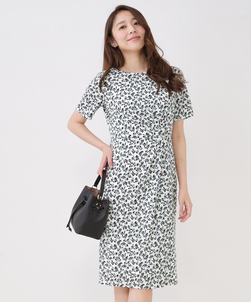 ワンピース 「手洗い可／日本製」タック入タイトワンピースの画像