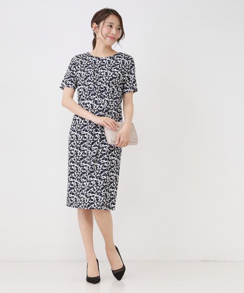 ワンピース 「手洗い可／日本製」タック入タイトワンピースの画像