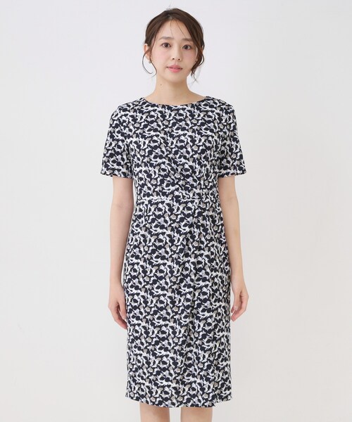 ワンピース 「手洗い可／日本製」タック入タイトワンピースの画像