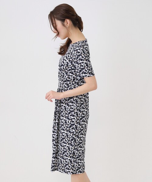 ワンピース 「手洗い可／日本製」タック入タイトワンピースの画像