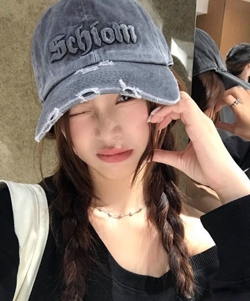 DimMoire ロゴ刺繍ダメージCAP Black DimMoire ロゴ刺繍ダメージCAP Black - メルカリ