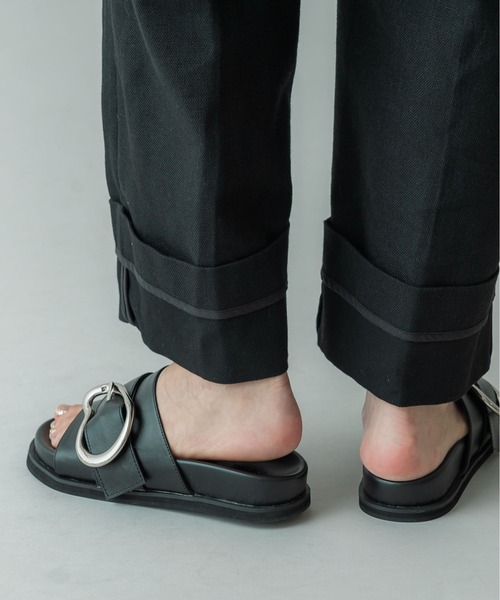 「LE VERNIS」 フラットサンダル 24cm ブラック レディース_画像2