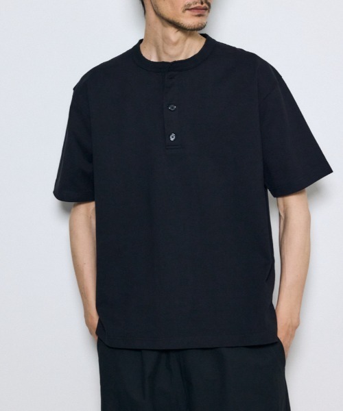 AZUL BY MOUSSY（アズールバイマウジー） ヘンリーネック tシャツ
