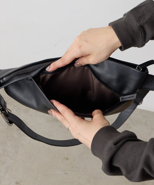 ear PAPILLONNER（イア パピヨネ） ショルダーバッグ バッグ 「本革