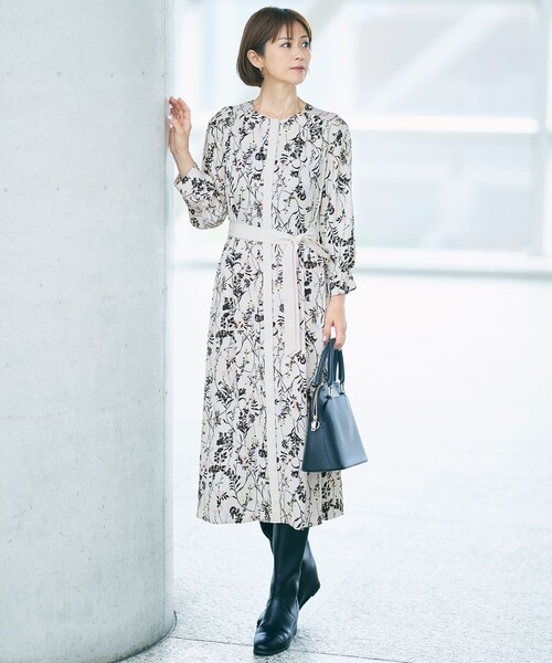 【極美品】自由区 ハーバルフロープリント ワンピース 8分袖 大きいサイズ 自由区（ジユウク） ワンピース ハーバルフロープリント8分袖