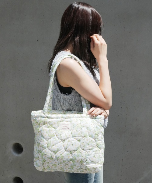 ハグオーワー⭐︎ アンティークフラワーpt.キルティングトート（S