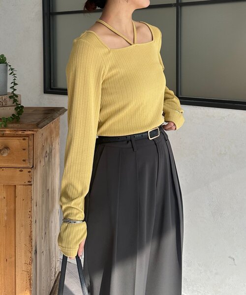 Thevon（ゼヴォン） tシャツ チャーム付きホルターネックリブプル