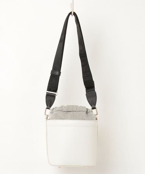 FURLA ショルダーバッグ  ホワイト FURLA（フルラ） ショルダーバッグ ONE SIZE ホワイト レディース