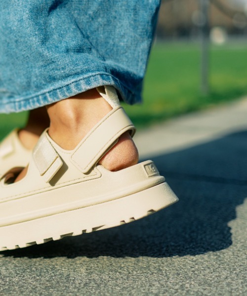 UGG Australia（アグオーストラリア） 厚底 ugg サンダル W GOLDENGLOW