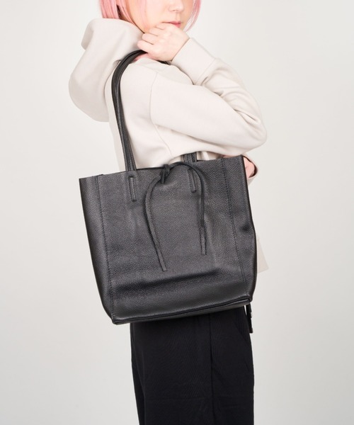 ANDREA CARDONE/アンドレアカルドネ　クロコ型押しトート黒 アンドレアカルドネ Andrea Cardone ファスナー付き型押しレザー