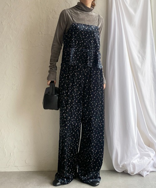 CHERVO ポロシャツと花柄パンツ セット　未使用 She's Closet セットアップ フレア切り替え花柄ベロアキャミソール