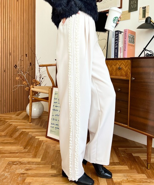 【THEAIRTOWN】リボンフリルブーツカットパンツ レース】スリットリボンパンツ（その他パンツ）｜Y2K SYNAPSE