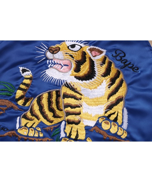 A BATHING APEスカジャン 虎の刺繍 黒 A BATHING APE（アベイシングエイプ） スカジャン TIGER REVERSIBLE