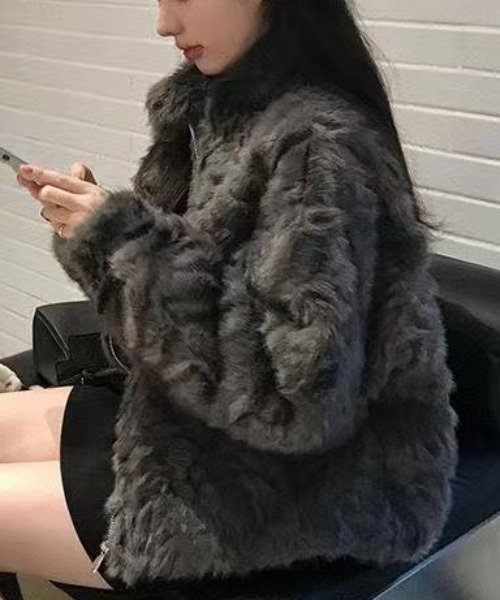 ダークグレー ファーショートジャケット Achic（アシック） ブルゾン アウター ファーショートスタンド