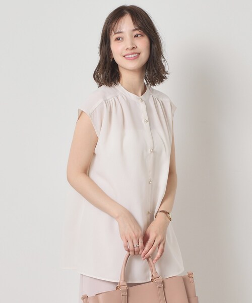 洗いが入った麻ブラウス　新品！ ラスト1 最終SALE 麻リネンMIX 抜かりない 背中丸み 抜き襟
