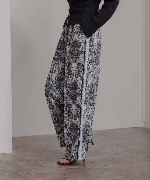 Eimee Law（エイミーロウ） パンツ アラベスクプリント サイドライン