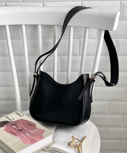 CLEA ショルダーバッグ バッグ ワンハンドルハーフムーンバッグ