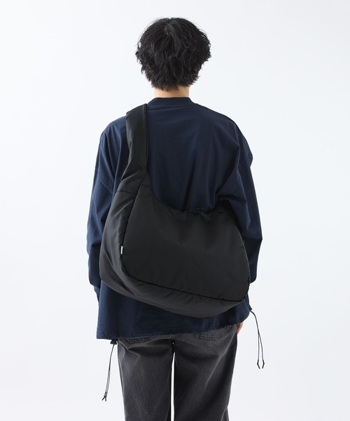 meltum メッセンジャーバッグ　カラビナ付き　ブラック NYLON MESSENGER BAG meltum メルタム