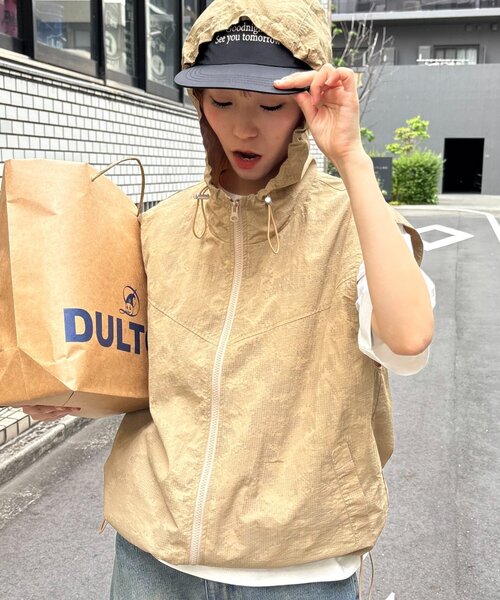 新品タグ付き　定価36300円　JIZZO　ダウンベスト　サイズ42 大きいサイズ レディース ワッペンコットンTシャツ cros-130267