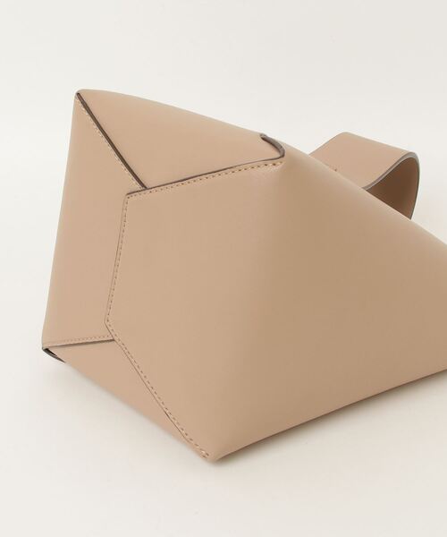 CHARLES ＆ KEITH 「charles&keith」 ハンドバッグ - ベージュ