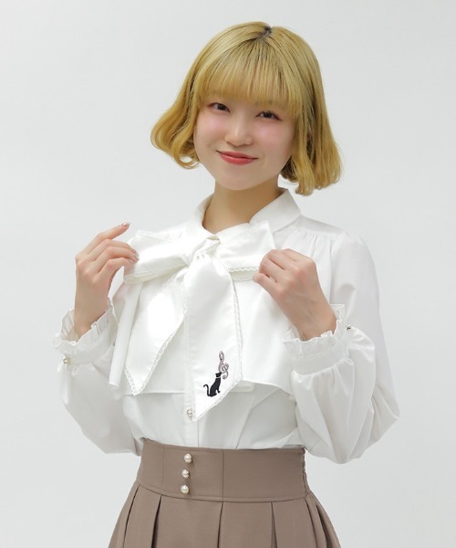 横顔&amp;フェザー刺繍ブラウス ワンポイントが可愛い♡axes femmeとPOETIQUEの柄刺繍ブラウスをご紹介