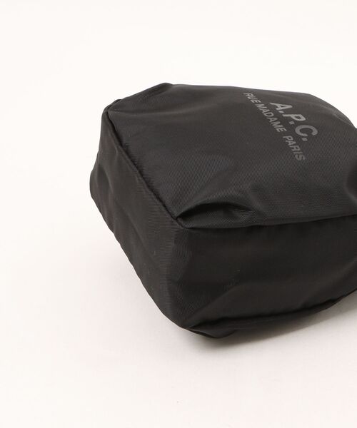 A.P.C. ボディバッグ・ウエストポーチ ブラック A.P.C.（アーペーセー） ウエストポーチ CROSSBODY POUCH BACKSTAGE