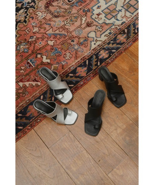 Knuth Marf（クヌースマーフ） サンダル asymmetry heel sandal
