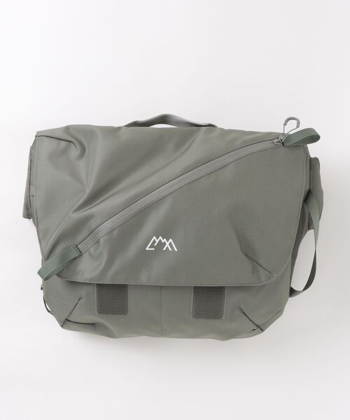 【美品】CMFアウトドアガーメント　メッセンジャーバッグ COMFY OUTDOOR GARMENT ショルダーバッグ CMF OUTDOOR GARMENT